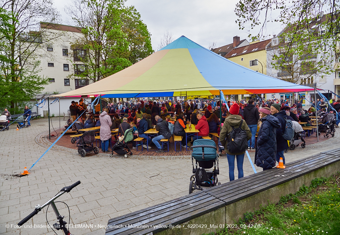 01.05.2023 - Maibaumaufstellung in Berg am Laim